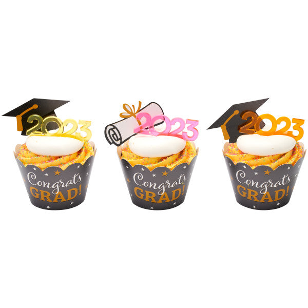 Create celebration cupcakes with reversible treat wraps! Includes reversible graduation themed wraps with matching cupcake toppers